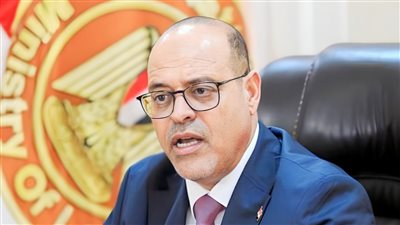 وزير العمل يعدل صياغته لقرار الأجازات من 