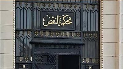 حضور المتهم بشخصه أمام محكمة الجنايات غير لازم ويكفي المحامي بتوكيل