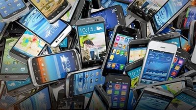 تفسير إيقاف الإعفاء الاستثنائي لأجهزة المحمول الواردة من الخارج.. مغتربون: «عقاب جماعي» 