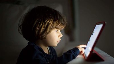 خبير أمن معلومات لـ«الصفحة الأولى»: 7 معايير لقانون تحديد استخدام الأطفال للمحمول