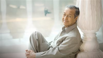 مهاتير محمد.. قصة طبيب بنى ماليزيا الحديثة بالتعليم والتصنيع