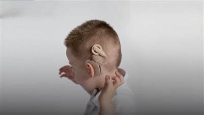 صرخة صامتة.. أطفال «زارعي القوقعة» يواجهون شبح العودة لعالم الصمم