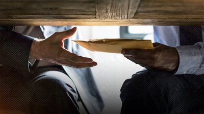 رئيسا حيي مصر الجديدة والنزهة السابقين و6 مسؤولين أمام المحاكمة التأديبية بتهمة الرشوة