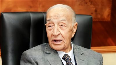 من نجع حمادي لقمة ماسبيرو.. قصة كفاح توجت فهمي عمر شيخاً للإذاعيين