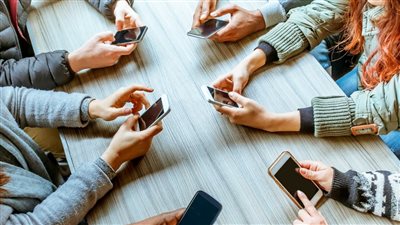 ليه بقينا خايفين نطفي الموبايل ؟