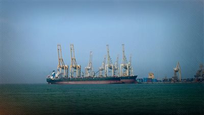 تكدس ناقلات النفط بالخليج مع تصاعد الحرب على إيران وتهديد سلاسل الامدادات