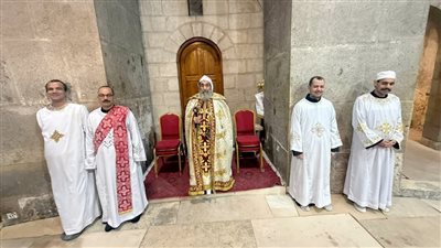 سلطات الاحتلال تمنع المصلين من عيد القيامة والحسيني: أعداد محدودة تحضر القداس