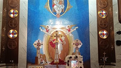 الشماس نظير مهني : قرار كنيسة العذراء غير روحي واتخذ برؤية طبقية